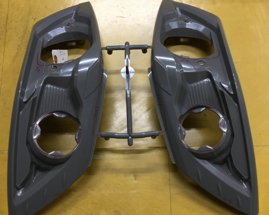 フロントグリル ガーニッシュアウター|大型射出成形金型メンテナンス・修理.COM｜株式会社ホーエ
